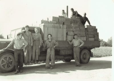 En 1952 camion MENETREY LAUSANNE SA